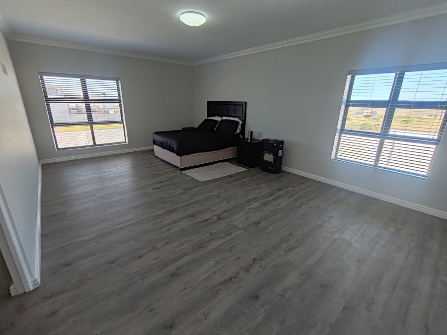 4 Bedroom Property for Sale in Hoogland Western Cape